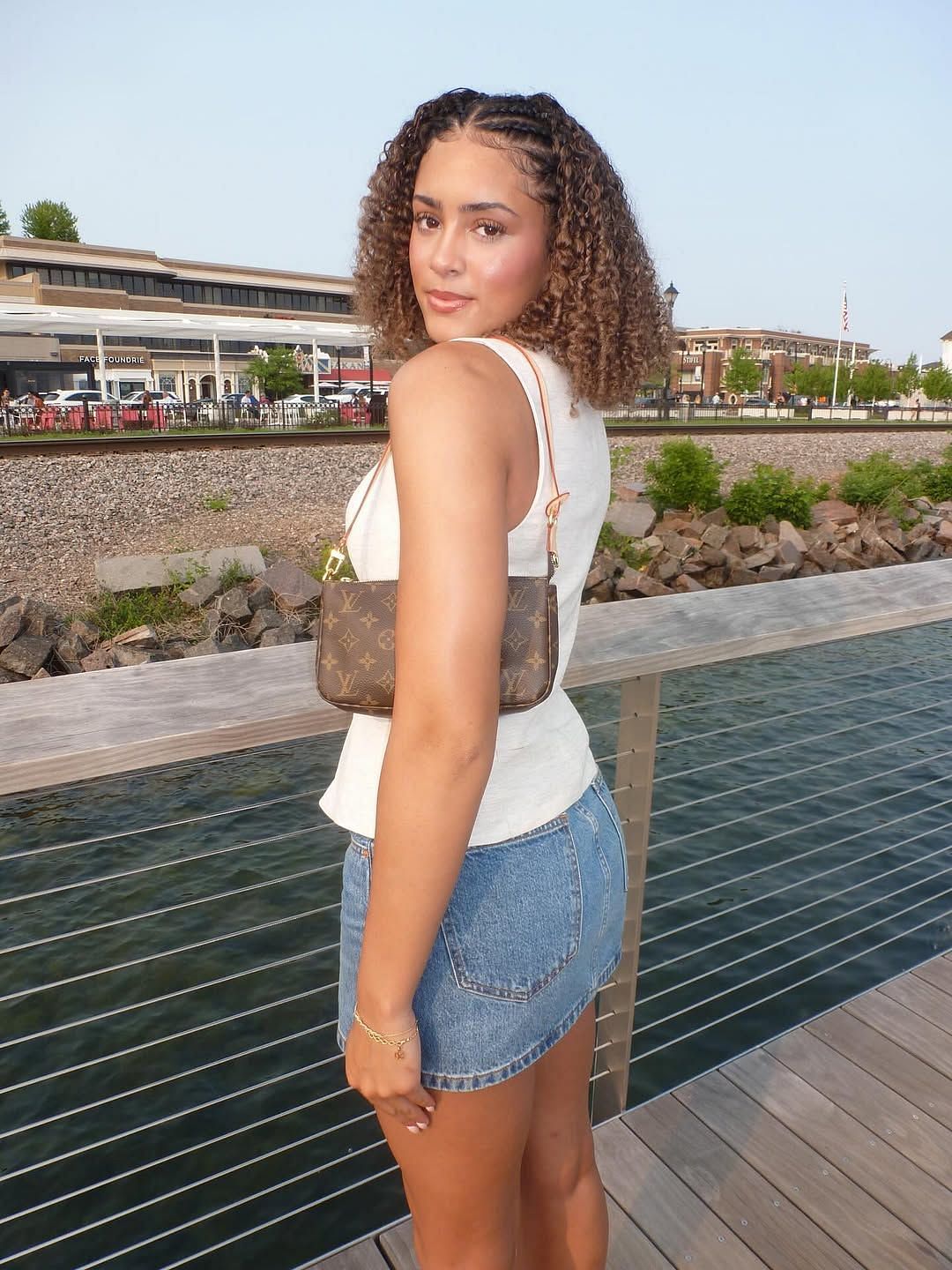 Texas signee Aaliyah Crump bids farewell to Minnesota with latest photo dump (Image via Instagram @aaliyahcrump_)